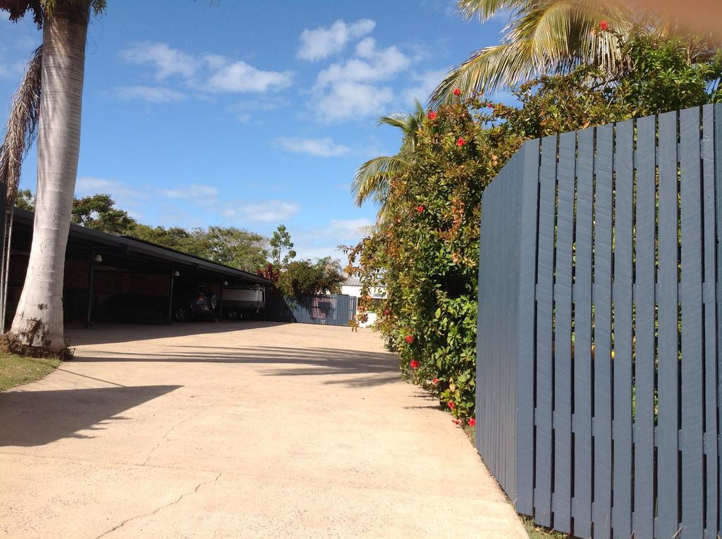 Emu Park Motel Экстерьер фото
