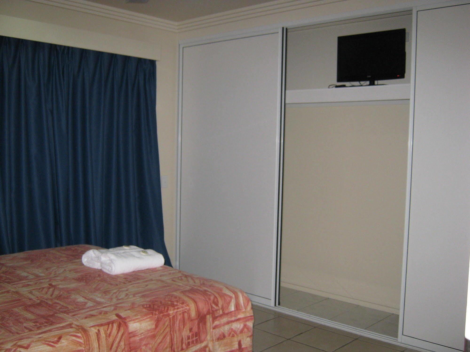 Emu Park Motel Экстерьер фото