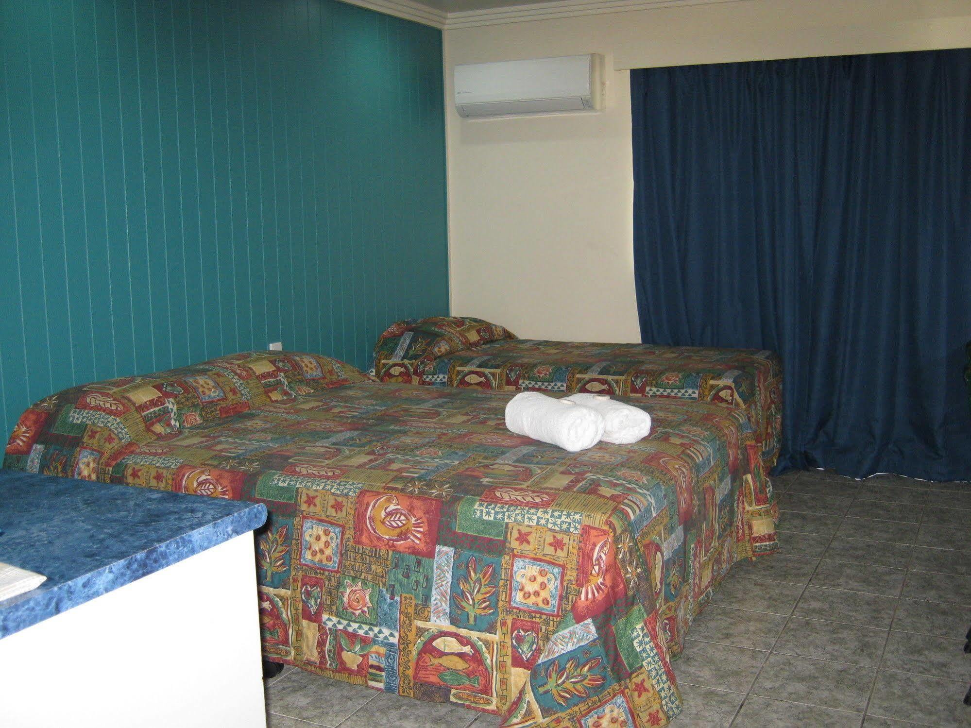 Emu Park Motel Экстерьер фото