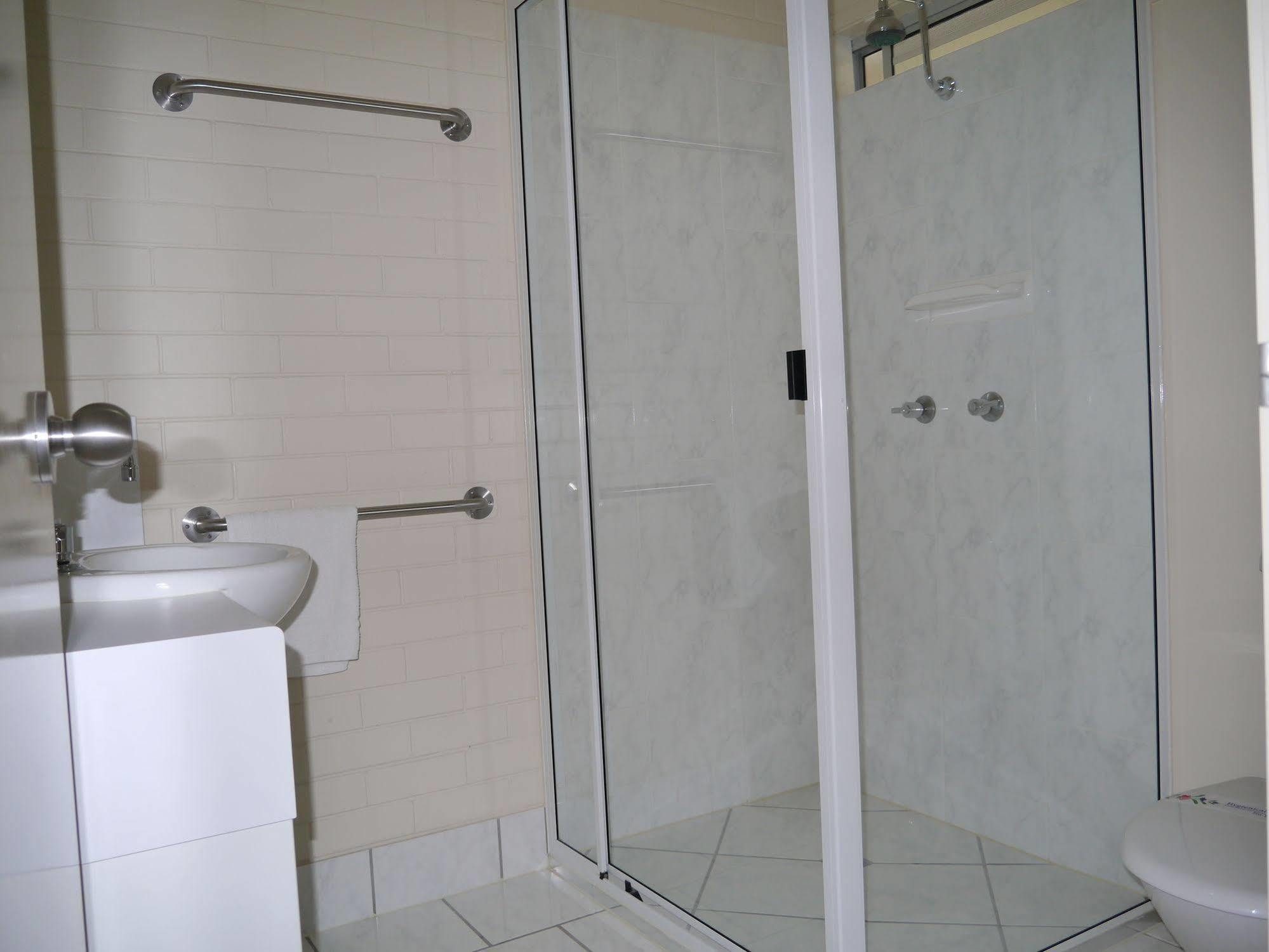 Emu Park Motel Экстерьер фото